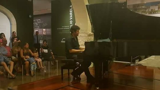 En el MUBAG «Tú tocas 3 notas. Yo creo la obra” con Benjamín Sun en el programa del Día de los Museos