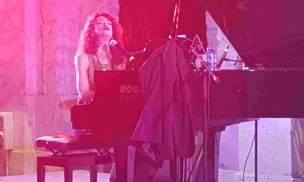 Carmen Paris en un concert cantat i explicat a Casa Mediterráneo