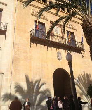 La Plaça de Baix acoge la fiesta de Halloween en Elche con música, talleres y un photocall