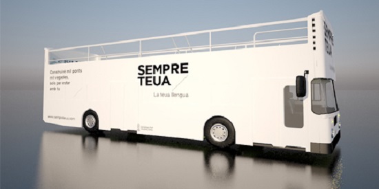 El Bus de la Llengua promueve el uso del valenciano en Novelda