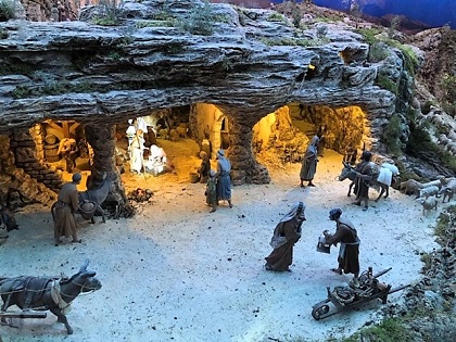 Inaugurat el pessebre municipal de la Glorieta a Elx amb 900 figures