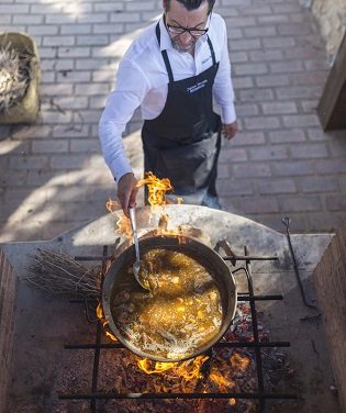 Vinos Alicante DOP promociona los sarmientos como parte de la gastronomía