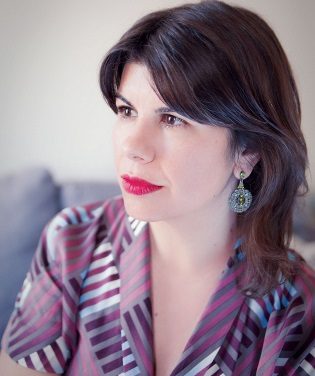 Isabel Navarro, poeta sobre la crisi econòmica amb «Clàusula sol», intervé aquest dijous en el cicle “Alimentando lluvias” del IAC Juan Gil-Albert