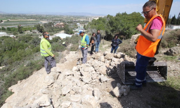 Les primeres actuacions a la ciutat emmurallada de Guardamar deixen al descobert les restes del traçat original de l’antiga muralla