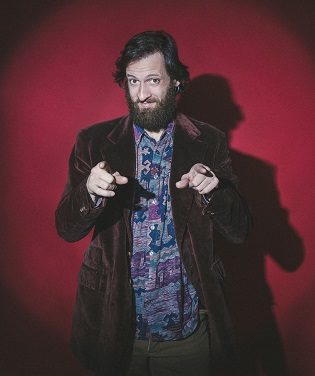 Edu Soto posa al Principal de bon humor amb “Más vale solo que ciento volando”