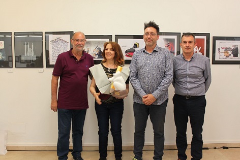La ilustradora y caricaturista colombiana Elena Ospina recibe el premio Notario del Humor de la UA