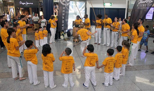 El ritmo de Brasil llega a l’Aljub con una exhibición de Capoeira y una batucada
