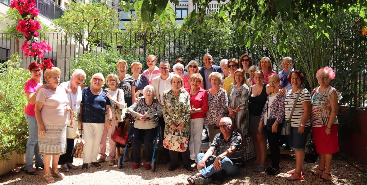 Las amas de casa de Benidorm exponen los trabajos de todo el curso en l’Hort de Colón