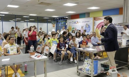 El alcalde de Alicante entrega los premios del programa escolar de cocina “Lápiz y cuchara”