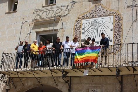 Novelda reivindica la diversitat sexual en la vellesa en la celebració del Dia de l’Orgull LGTBI