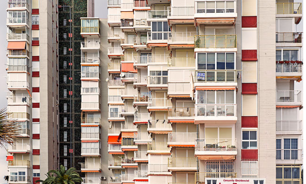Els Cursos d’Estiu de la Universitat d’Alacant reflexionen sobre les formes arquitectòniques que ha implantat el turisme a la Costa Blanca