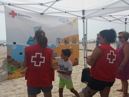 La platja Carrerlamar de El Campello acull l’exposició “MEDITERRANI DEIXA QUE ET CUIDE”