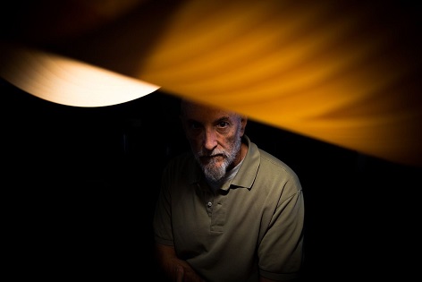 Javier Vallhonrat, premi nacional de fotografia, imparteix la conferència «Huellas, depósitos, sedimentos» en la Seu Ciutat d’Alacant