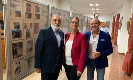 Mª Carmen de España inaugura l’exposició filatèlica que homenatja a Jose Mª Manzanares -pare-