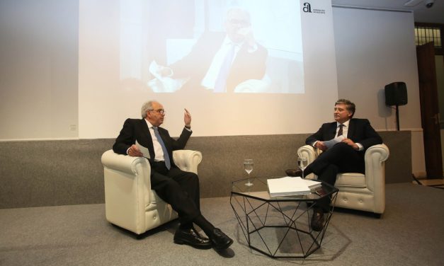 La Diputació d’Alacant presenta el llibre de Juan Navarro que recull la semblança de desenes de personatges alacantins