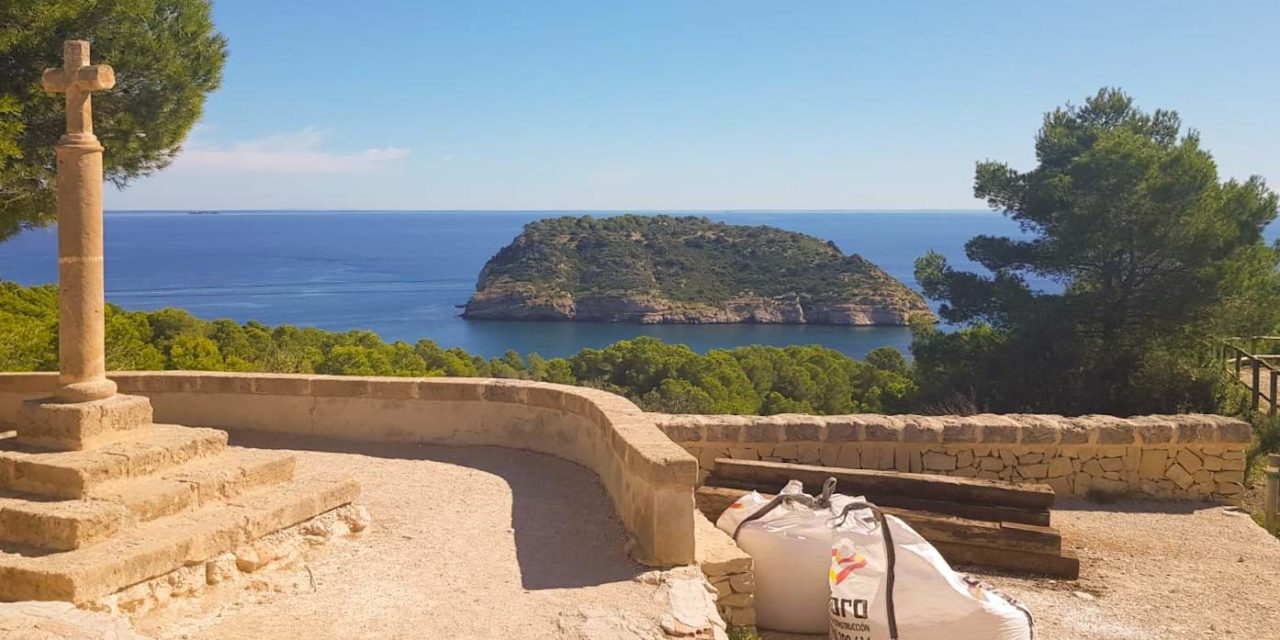 Xàbia millora les sendes per a accedir a peu a les cales del Portitxol