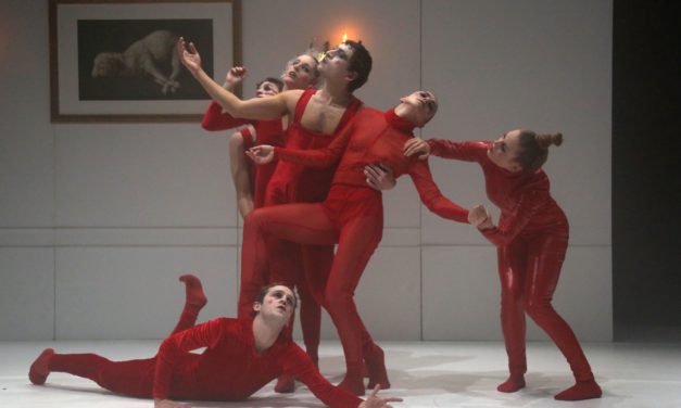 THE LAMB, dansa servint-se del cos com a metàfora del pensament