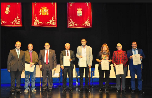 El homenaje a los alcaldes y concejales de la democracia de El Campello se convierte en un canto al municipalismo que reúne a 400 personas