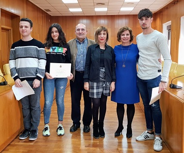 El Ayuntamiento de Elda entrega los premios a los ganadores del VII Concurso de Poesía Antonio Porpetta para jóvenes poetas