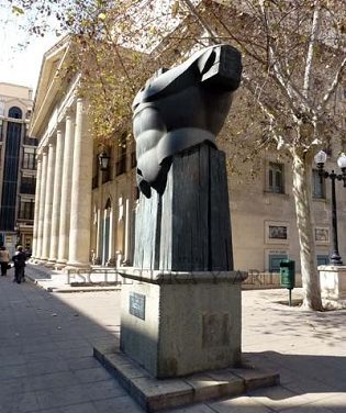 El Ayuntamiento de Alicante trasladará la escultura del Torso de Agamenón II del Teatro Principal a La Albufereta