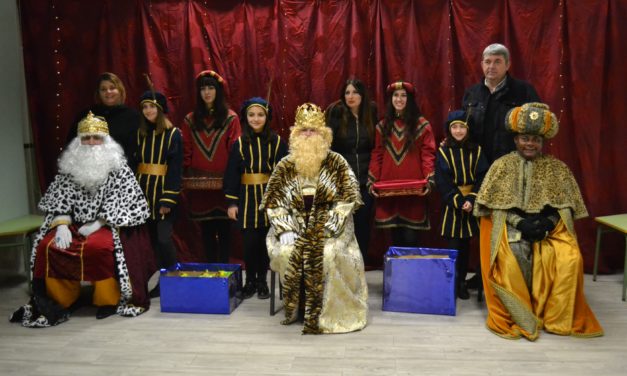 La magia de la Navidad continúa  en Guardamar con la llegada de los Reyes Magos