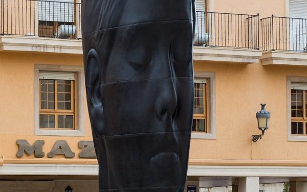Las esculturas de Jaume Plensa “Silvia” y “María” seguirán en Elche hasta el mes de septiembre
