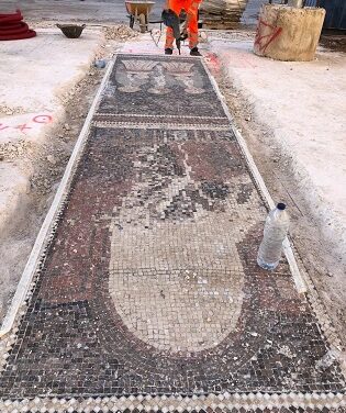 Comença la retirada dels mosaics del Misteri d’Elx de la Plaça de Baix que se situaran a l’entorn de la basílica de Santa María