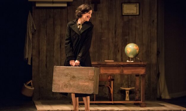 El Teatre Arniches acoge este viernes la obra ‘Historia de una maestra’ de la alcoyana Gemma Miralles