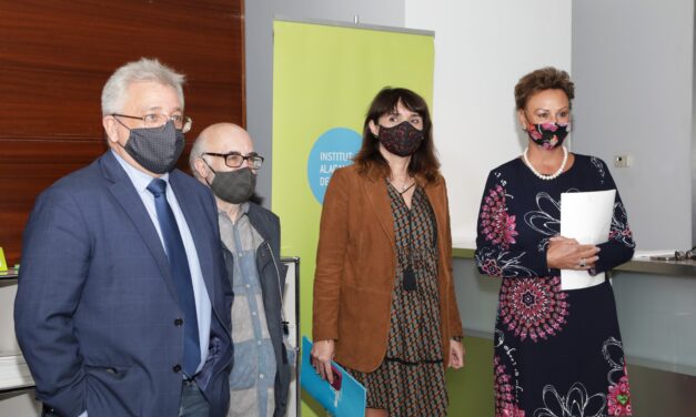 La Mostra de Teatre Espanyol manté íntegra la seua programació i ret homenatge a les víctimes de la Covid