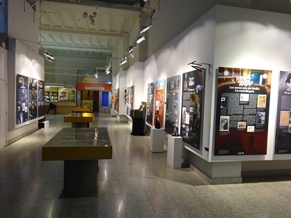 La Universidad de Alicante y el Ayuntamiento de Alicante presentan la exposición «Una història de titelles»