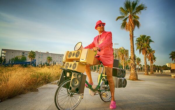 El Teatre Arniches acull el pop oníric de Joan Miquel Oliver aquest dissabte