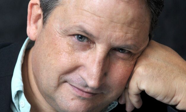 Cruzamos El Puente de los Espejos con… José Luis Ferris: Poemas del agua y de la noche