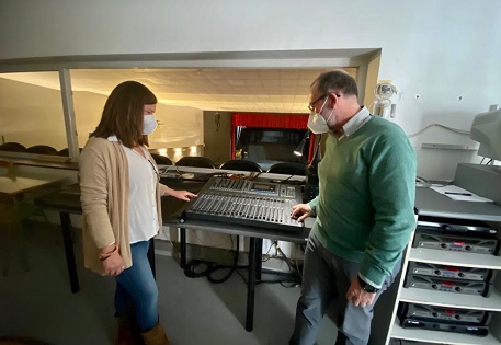 L’auditori Pedro Vaello de El Campello modernitza els seus equips tècnics d’il·luminació i so