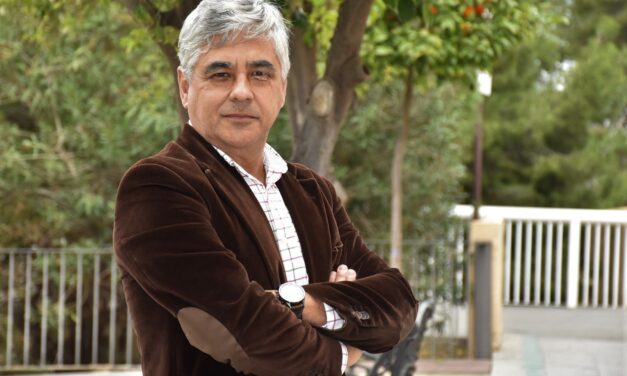 La UNED nombra director del centro universitario de Elche al periodista y gestor cultural Paco Escudero