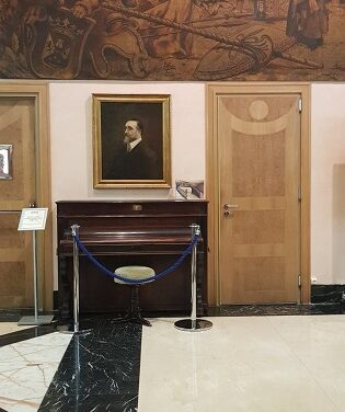 Villena solicita a la SGAE la renovación del convenio de cesión del piano y del retrato de Chapí