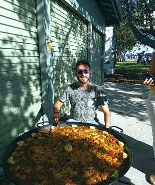 Valencians al món descobreix a Malta a Carles i a Marcos, alacantins com a ambaixadors de la nostra música i de la paella