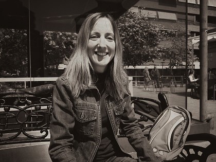 Inés Saavedra: “la canción Terra de mi último disco me permite sentirme perteneciente a la tierra donde ahora vivo y por eso la produzco con letra en valenciano”