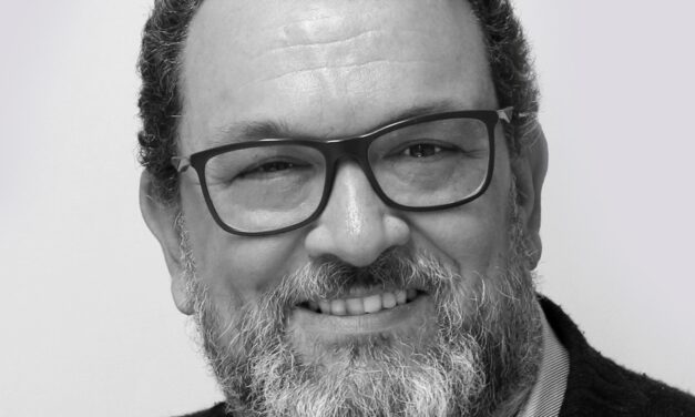Cruzamos El Puente de los Espejos con… Óscar Navarro: Carta Astral