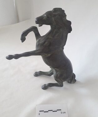 El Museo Navarro Santafé de Villena recibe la donación de una nueva figura atribuida al escultor