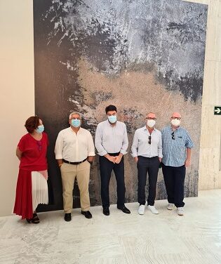 Primera visita de los coleccionistas Jenkins y Romero al MACA tras la donación a Alicante de 291 de sus obras