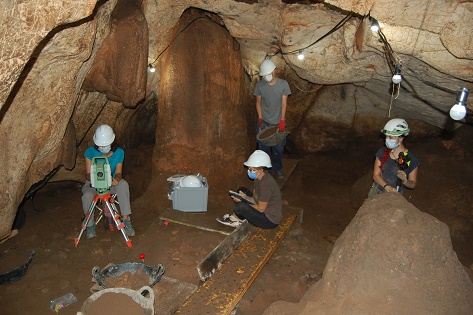 Las excavaciones de Cova del Randero concluyen con nuevos hallazgos sobre el asentamiento de grupos de cazadores recolectores
