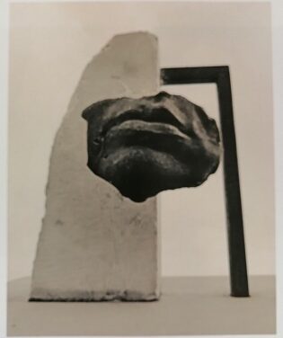 La escultura de mármol y bronce “Bocas que vuelan” gana el concurso para levantar un monumento a las víctimas de la COVID en Alicante