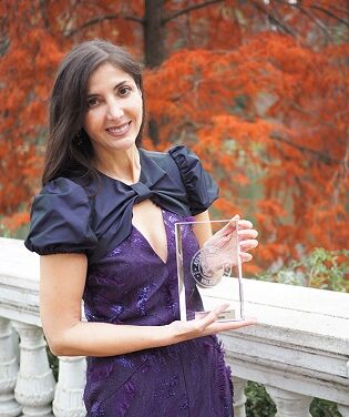 Espido Freire presenta hoy en Elda su ‘Diccionario de amores y pesares’ dentro del Ciclo de Presentaciones Literarias de Otoño