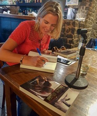 L’argentina Paola Vicenzi guanya amb la seua obra Equis Equilibri el premi de novel·la Vargas Llosa que convoquen Fundació Mediterrani, Universitat de Múrcia i la Càtedra Vargas Llosa