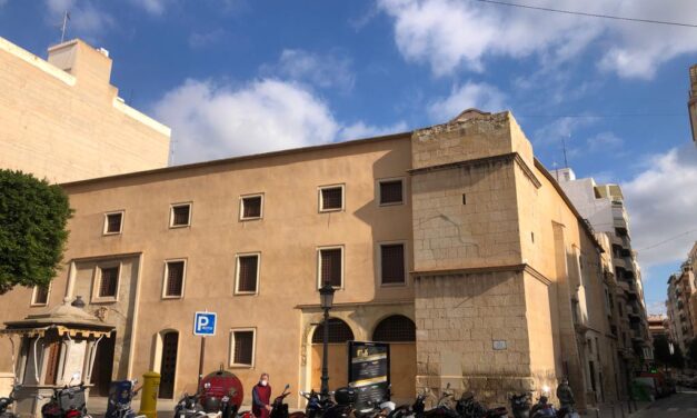 El Alcalde de Elche considera que la rehabilitación de Las Clarisas para hacer un hotel supondría un nuevo impuso a la reactivación turística y comercial del centro histórico