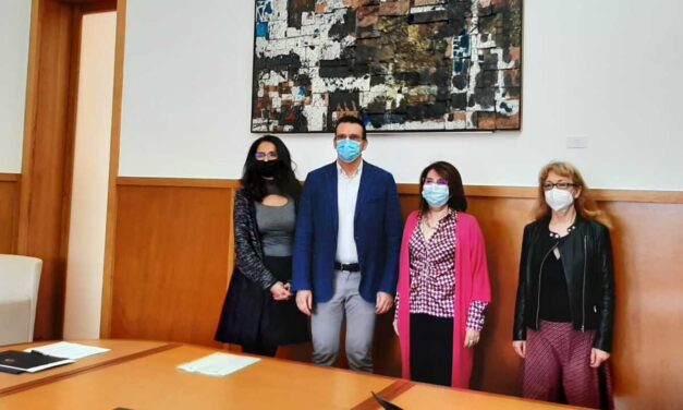 El Ayuntamiento de Mutxamel, la UA y los herederos de Arcadi Blasco actualizan el convenio sobre la custodia y futura cesión de la obra del artista