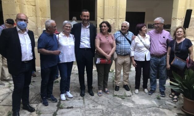 El movimiento obrero se da cita en Las Clarisas de Elche con una exposición que repasa el siglo XX a través de la figura del histórico líder sindical de CCOO Marcelino Camacho