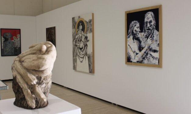 El MUA inaugura nueva exposición con el abrazo como tema central