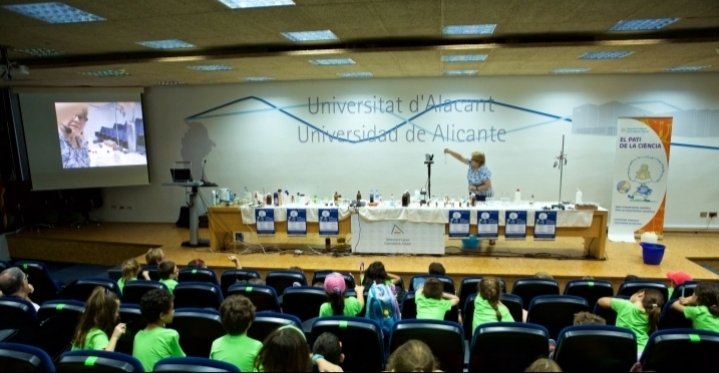 El Pati de la Ciència desperta vocacions científiques des del joc