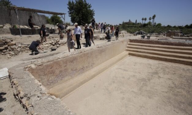 Amparo Navarro y Carlos González visitan el Yacimiento Arqueológico de L’Alcúdia para conocer los avances en las excavaciones